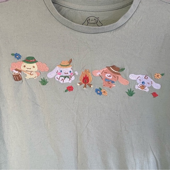 Sanrio Cinnamoroll Cute Graphic T-Shirt with embroidered Animal Design small - Picture 2 of 5